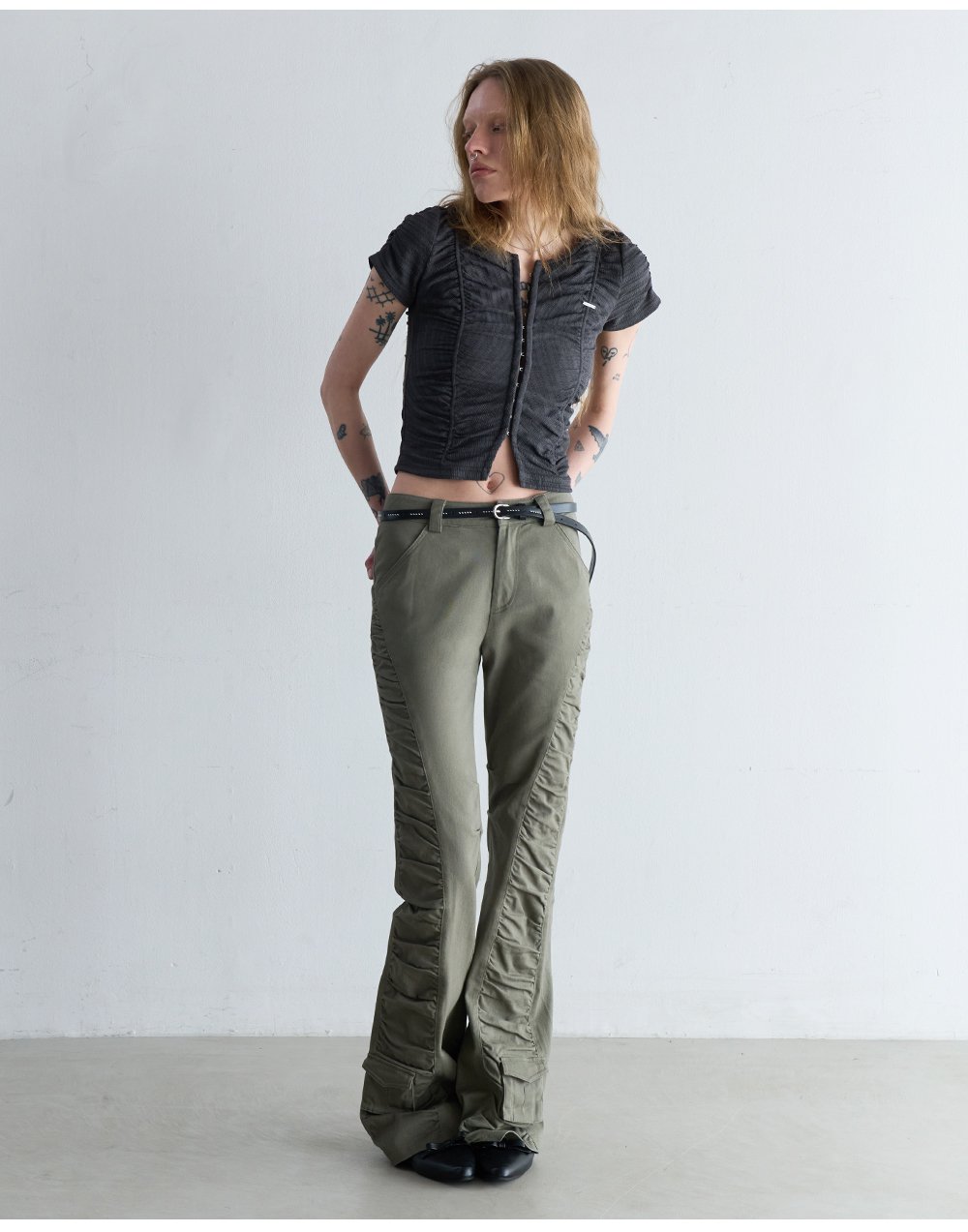 MUSINSA | ORDINARY HOLIDAY BOOTCUT SHIRRING PANTS [LIGHT KHAKI]