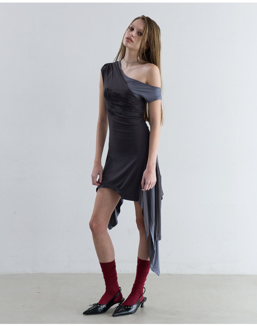 韓国人気【ORDINARY HOLIDAY】OFF SHOULDER ONE PIECE カーキ UNBALANCE OFF SHOULDER ONE PIECE [KHAKI] - ORDINARY HOLIDAY