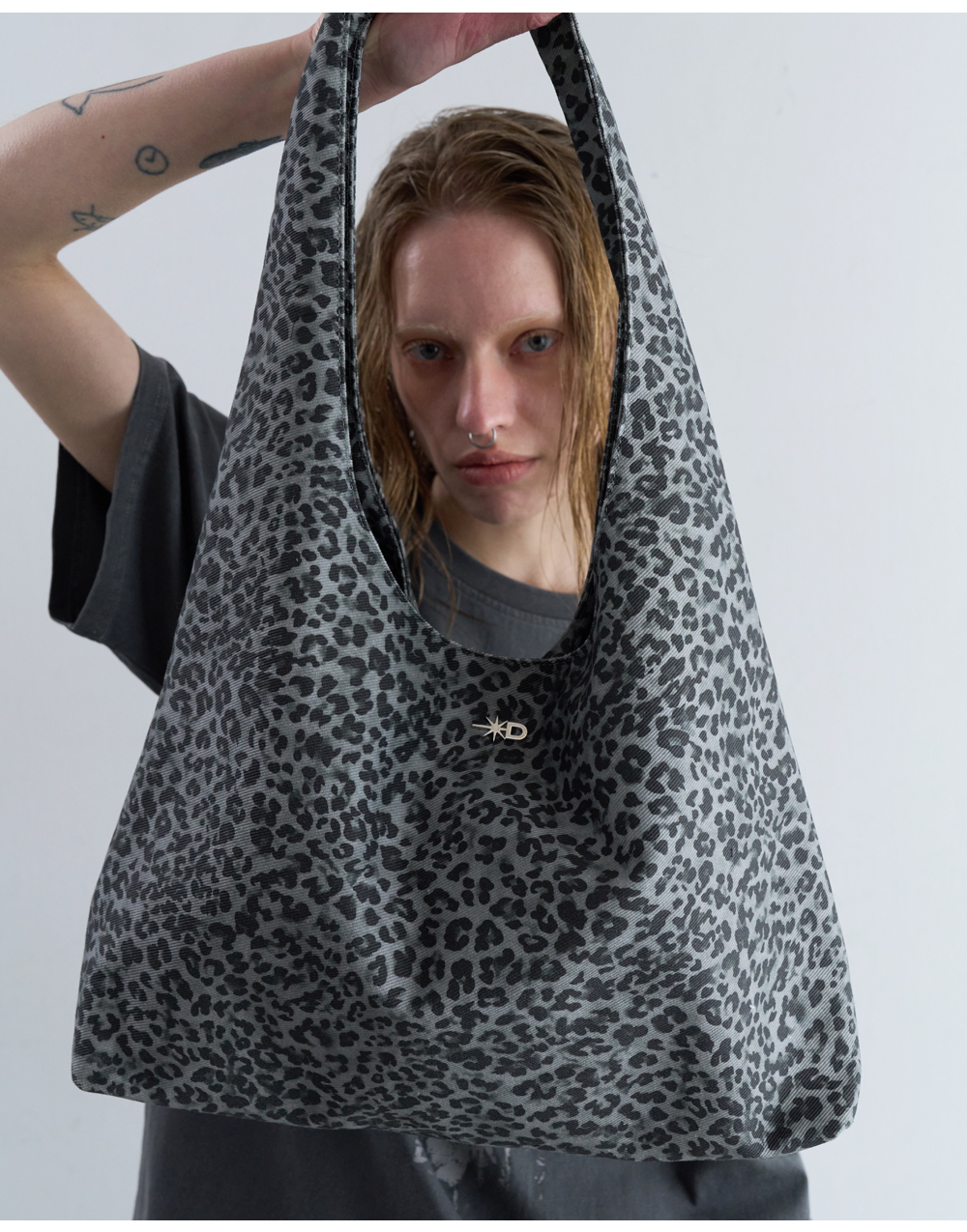 【ORDINARY HOLIDAY】韓国人気★LEOPARD SHOULDER BAG MUSINSA | ORDINARY HOLIDAY LEOPARD SHOULDER BAG [2 COLOR]
