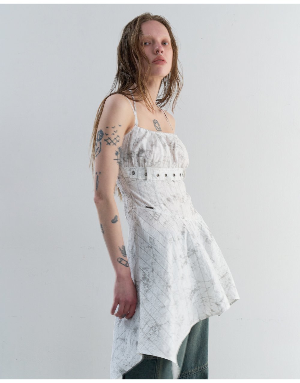 【ORDINARY HOLIDAY】FLARE MINI DRESS アイボリー MUSINSA | ORDINARY HOLIDAY FLARE SLEEVELESS MINI DRESS [IVORY]