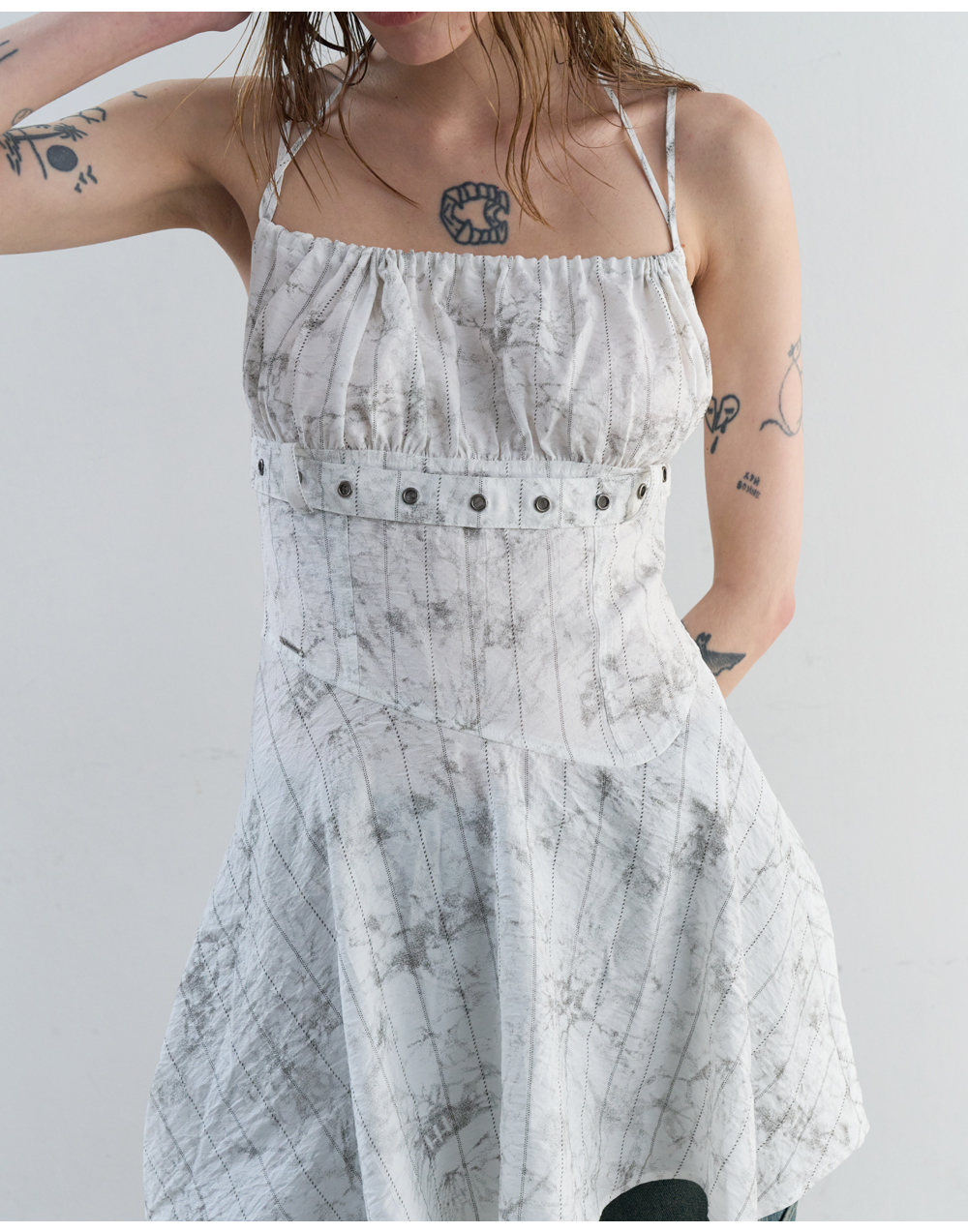 韓国人気【ORDINARY HOLIDAY】FLARE MINI DRESS グレー 바로배송] - FLARE SLEEVELESS MINI DRESS [GRAY] - ORDINARY